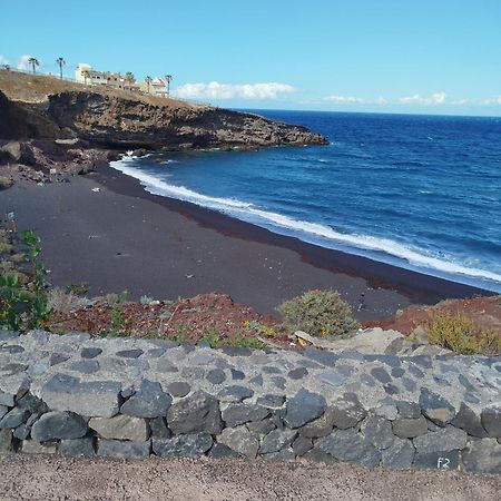 Apartment On The Beach And Ocean Sounds Фасния Экстерьер фото